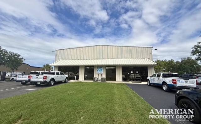 5946 Clark Center Ave — Industrial for lease in Sarasota, FL